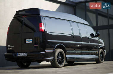 Минивэн GMC Savana 2010 в Киеве