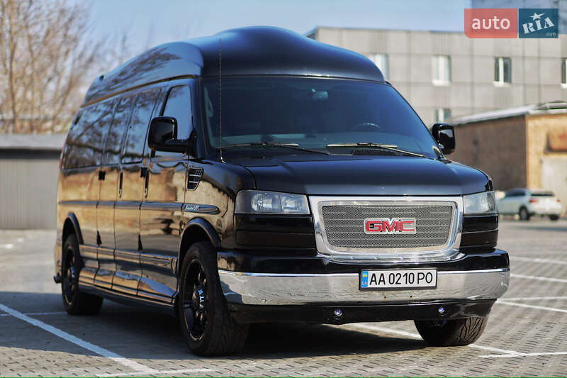 Минивэн GMC Savana 2010 в Киеве