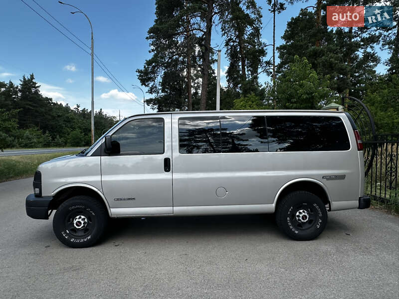 Мінівен GMC Savana 2005 в Києві