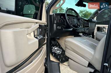 Минивэн GMC Savana 2020 в 