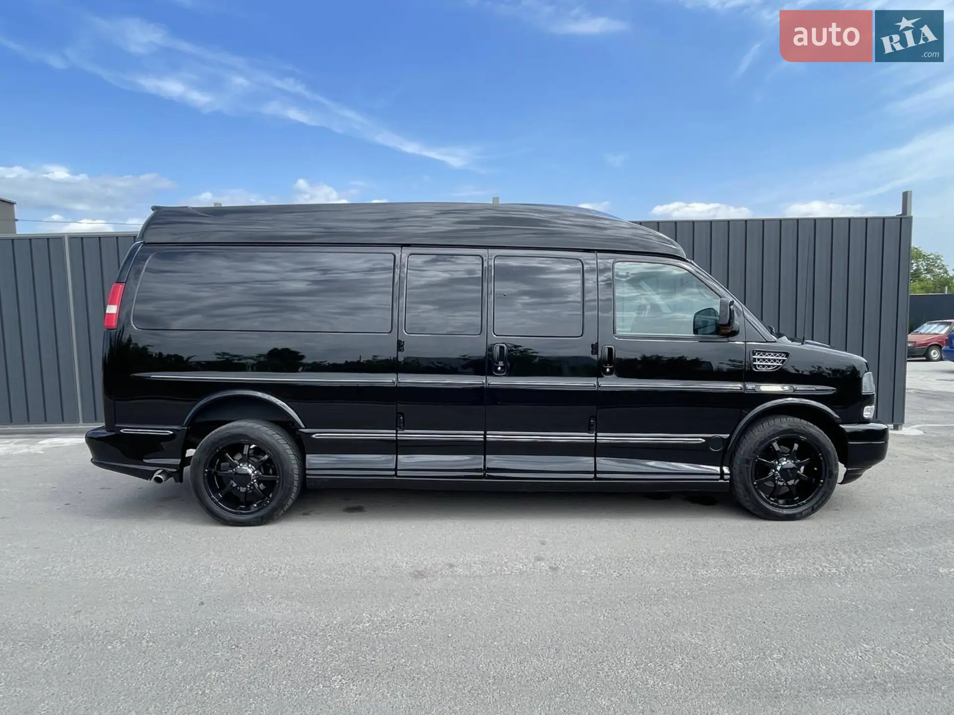 2010 GMC Savana - мініатюра 3