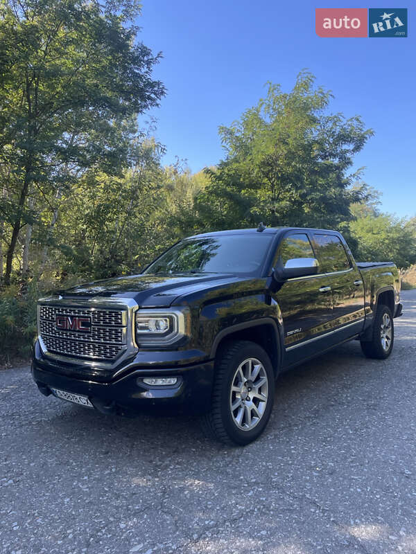 Пикап GMC Sierra 2017 в 
