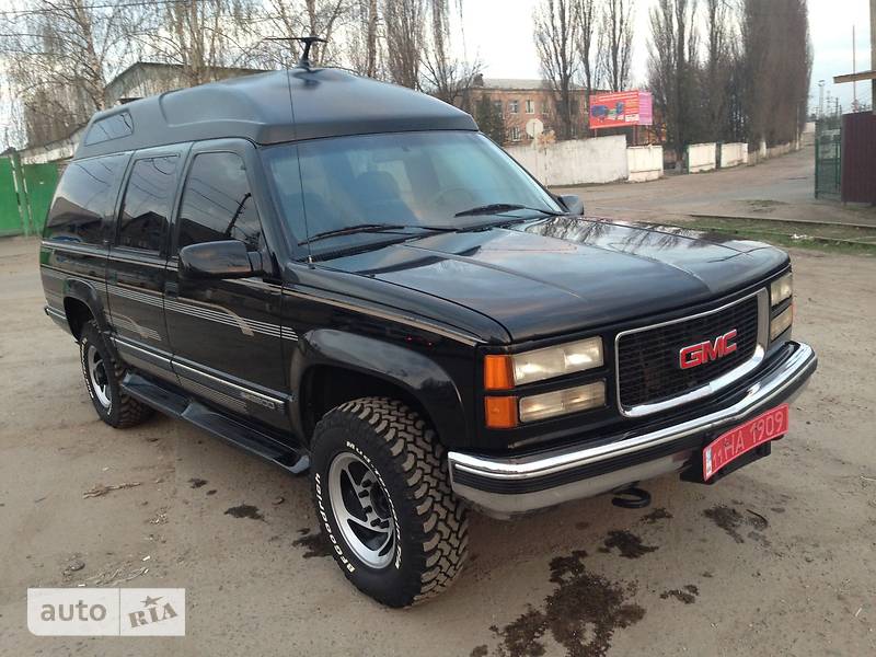 Внедорожник / Кроссовер GMC Suburban 1996 в 