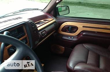 Внедорожник / Кроссовер GMC Suburban 1996 в 