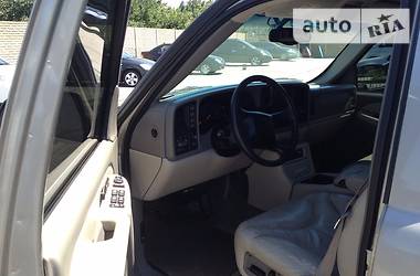 Внедорожник / Кроссовер GMC Yukon 2000 в 