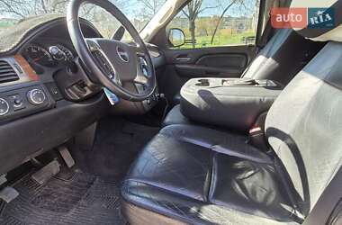 Внедорожник / Кроссовер GMC Yukon 2006 в 