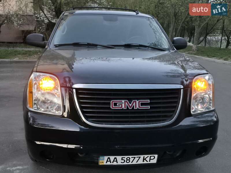 Внедорожник / Кроссовер GMC Yukon 2006 в 