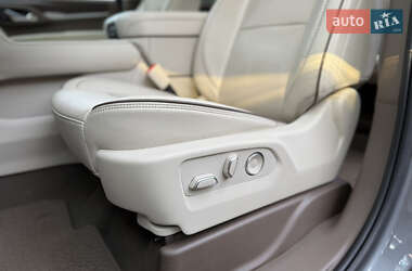 Позашляховик / Кросовер GMC Yukon 2021 в 