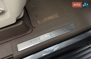 Позашляховик / Кросовер GMC Yukon 2021 в 