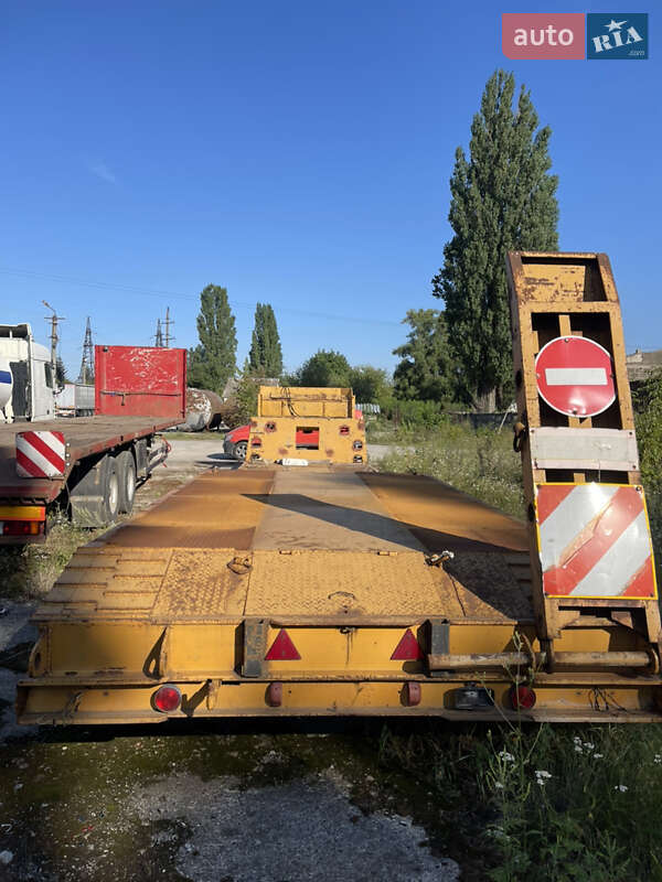 Низкорамна платформа Goldhofer STZ 1992 в Калинівці