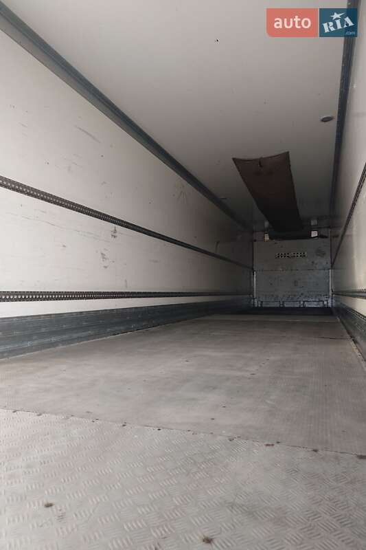 Рефрижератор напівпричіп Gray Adams GA3B 2005 в Чернівцях