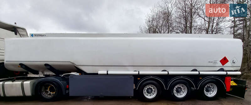 Цистерна Haller STW 1994 в Львове фото 5 Цистерна Haller STW 1994 в Львове