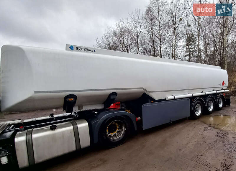 Цистерна Haller STW 1994 в Львове фото 6 Цистерна Haller STW 1994 в Львове