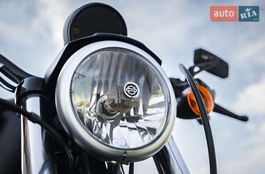 Мотоцикл Круизер Harley-Davidson 883 Iron 2017 в 