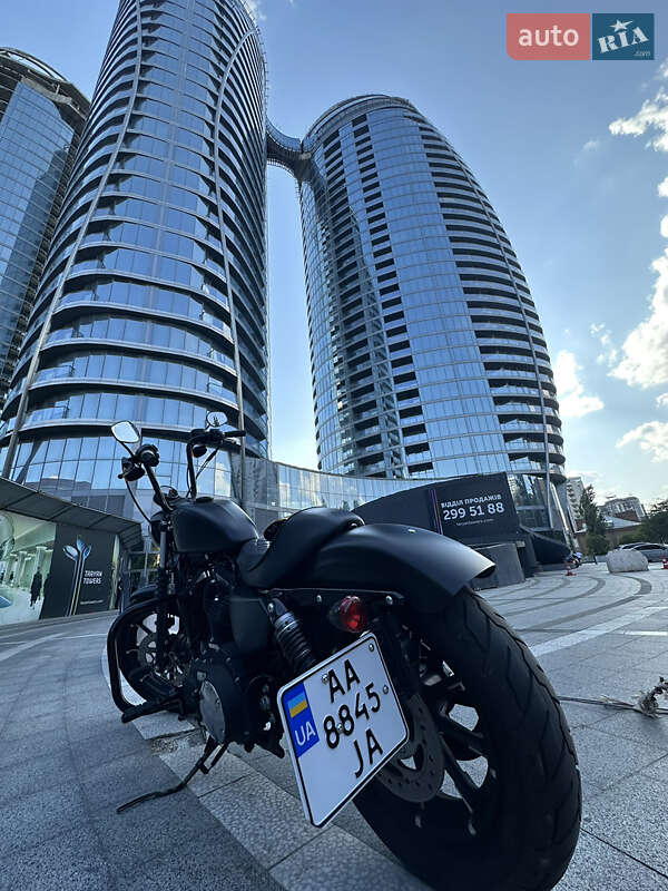 Мотоцикл Чоппер Harley-Davidson 883 Iron 2020 в 