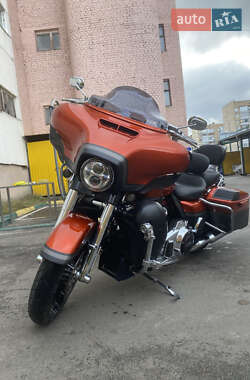 Мотоцикл Круизер Harley-Davidson FLHXSE 2018 в  Мотоцикл Круизер Harley-Davidson FLHXSE 2018 в
