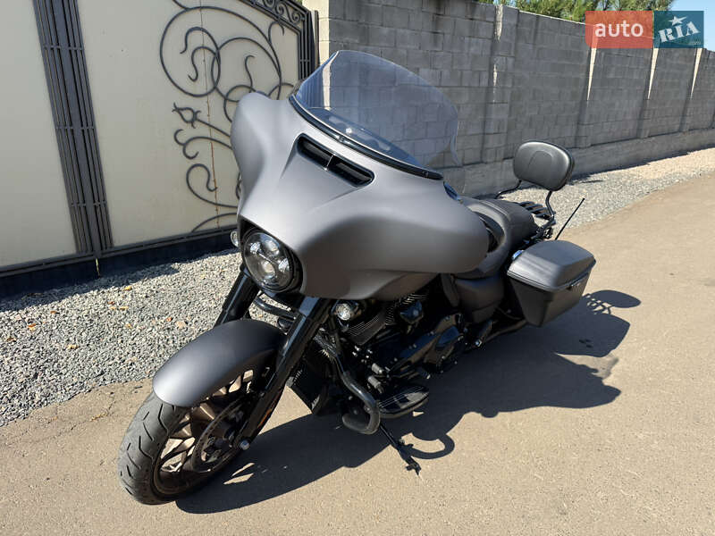 Harley-Davidson FLTRXST 2023