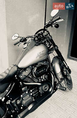 Боббер Harley-Davidson Low Rider	 2020 в 