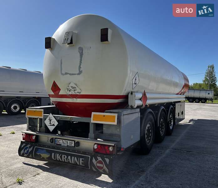 Цистерна полуприцеп Hendricks Goch 2003 в Львове