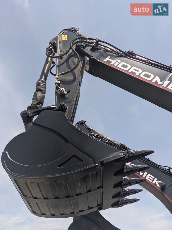 Гусеничный экскаватор Hidromek HMK 2025 в Ирпене