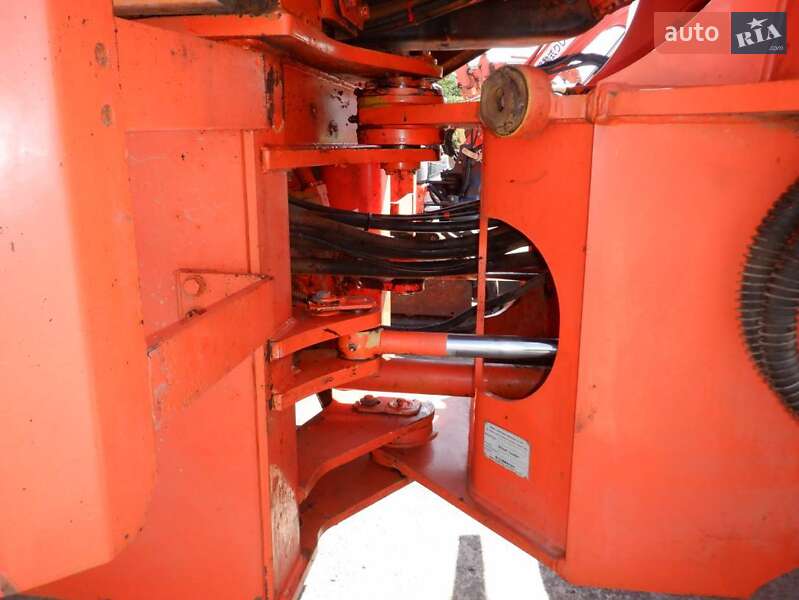 Фронтальні навантажувачі Hitachi LX 2005 в Одесі