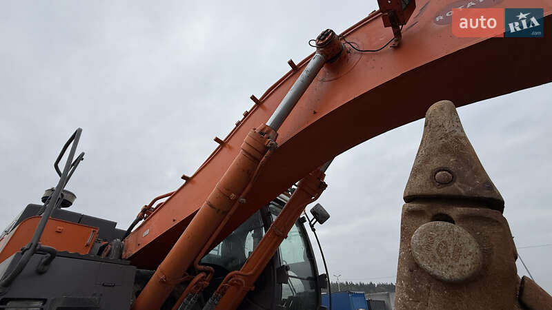 Гусеничный экскаватор Hitachi ZAXIS 2015 в Киеве