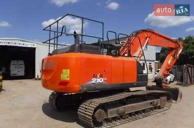 Гусеничный экскаватор Hitachi ZX 210LC-5B 2017 в 