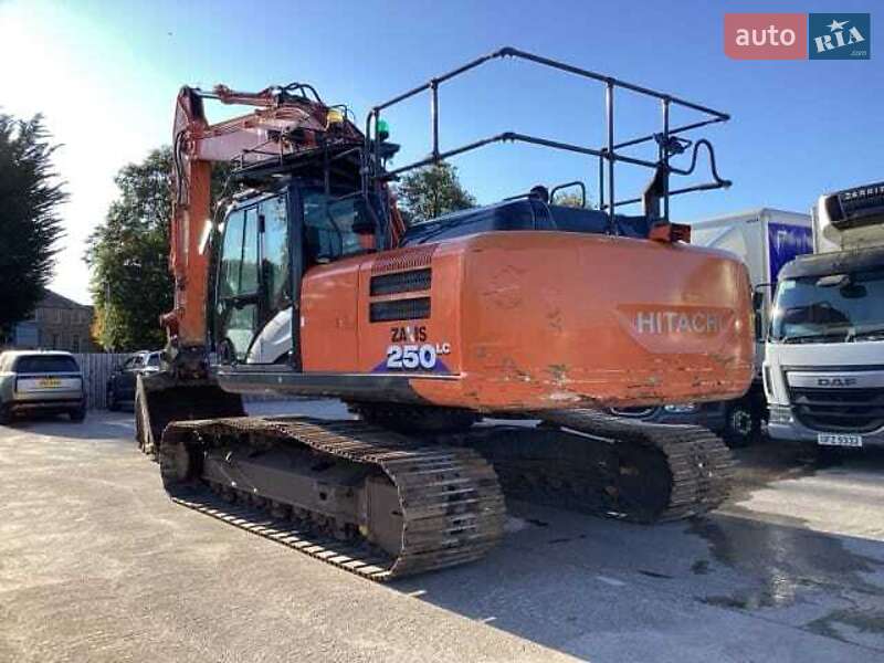 Гусеничный экскаватор Hitachi ZX 2018 в Киеве