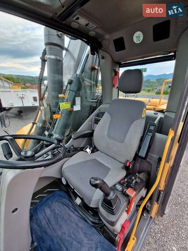 Гусеничный экскаватор Hitachi ZX 2014 в Киеве