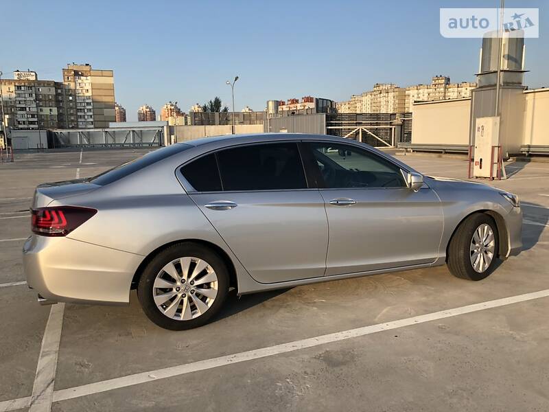 Седан Honda Accord 2013 в Києві