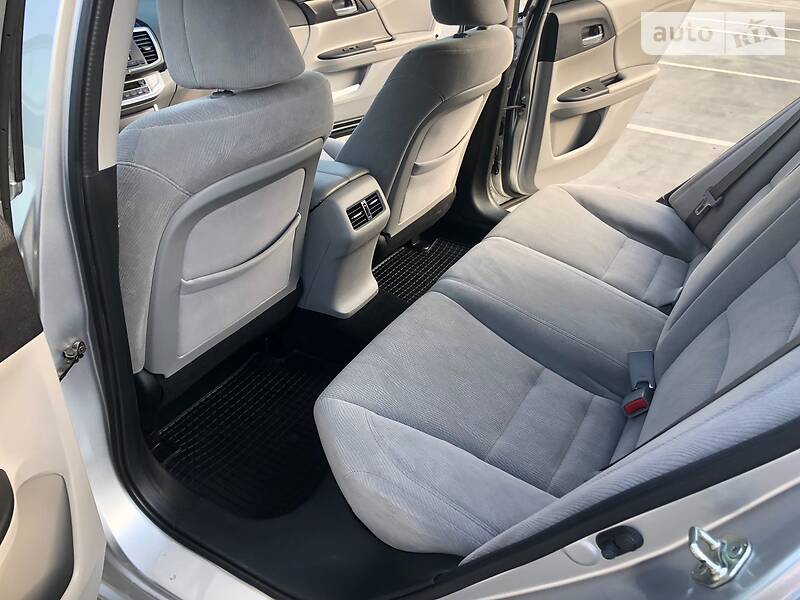 Седан Honda Accord 2013 в Києві