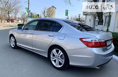 Седан Honda Accord 2013 в 