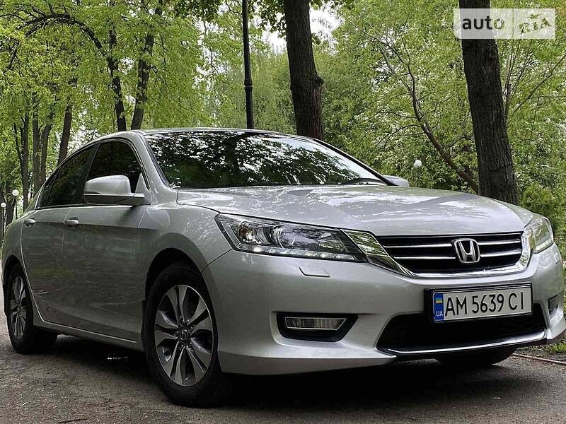 Седан Honda Accord 2013 в Києві