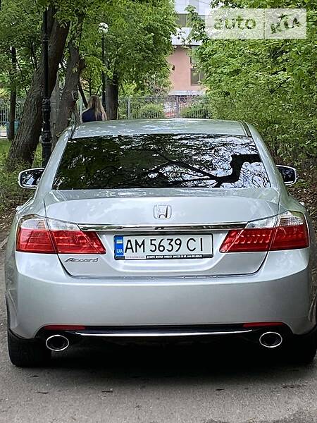 Седан Honda Accord 2013 в Києві