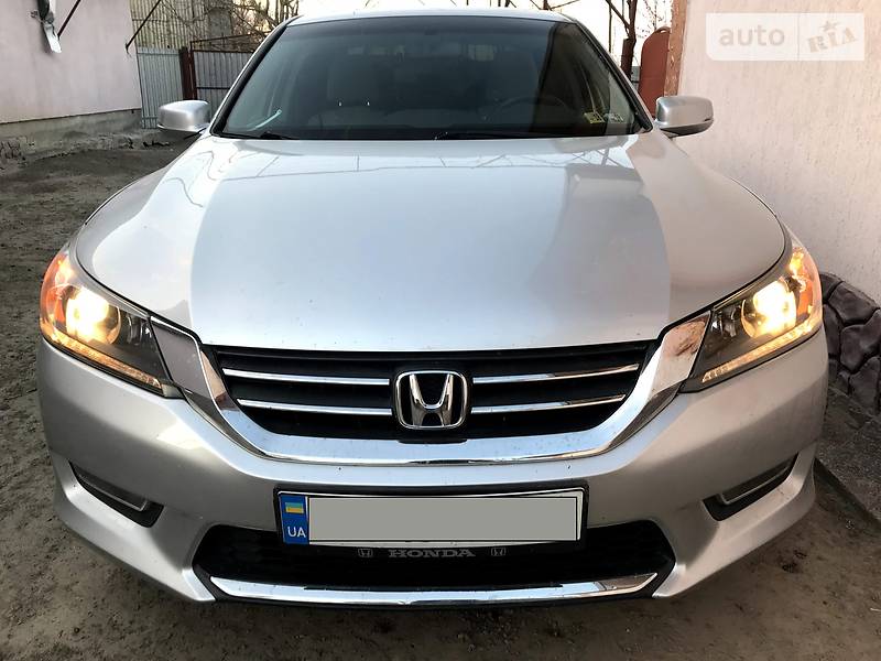 Седан Honda Accord 2013 в Києві