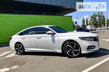 Седан Honda Accord 2018 в Киеве