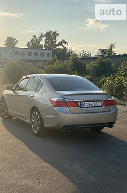 Седан Honda Accord 2015 в Киеве