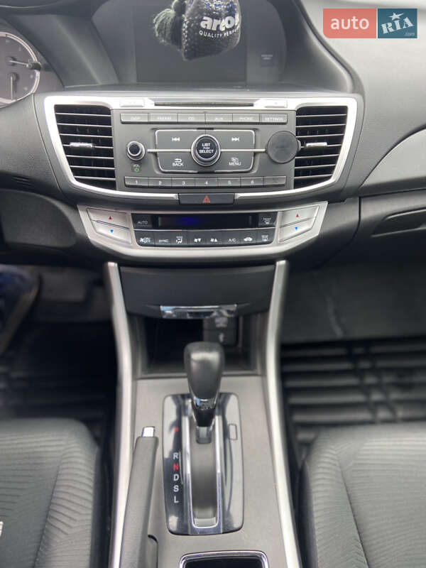 Седан Honda Accord 2015 в Цумани