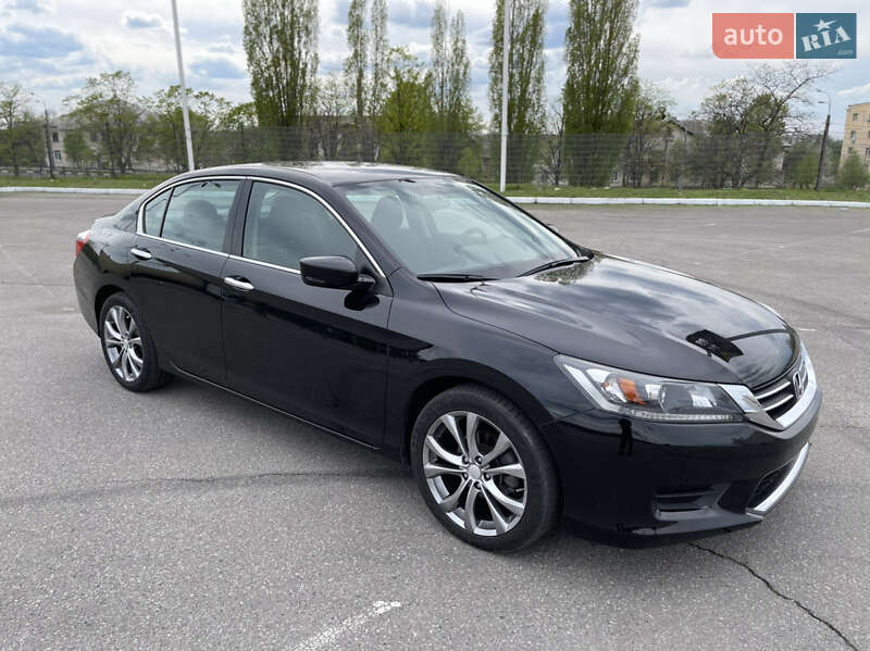 Седан Honda Accord 2015 в 