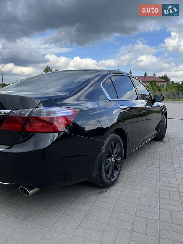 Седан Honda Accord 2015 в Цумани