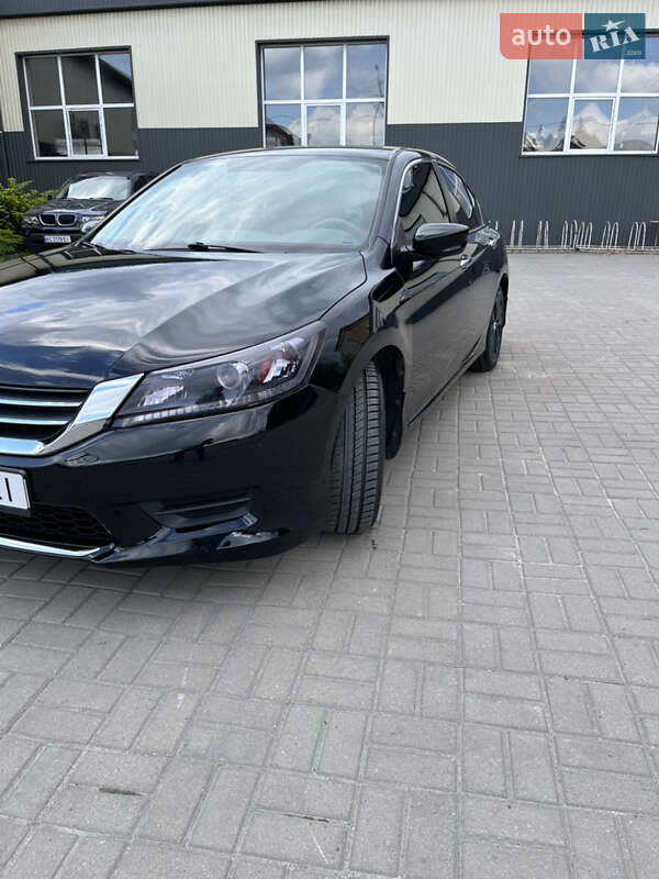 Седан Honda Accord 2015 в Цумани