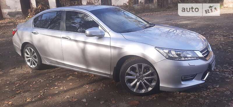 Седан Honda Accord 2013 в Чернівцях