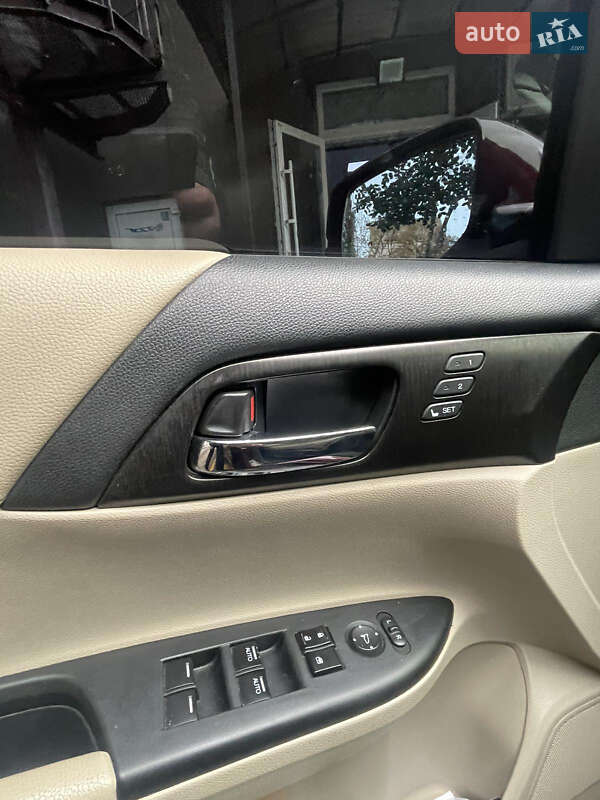 Седан Honda Accord 2013 в Києві