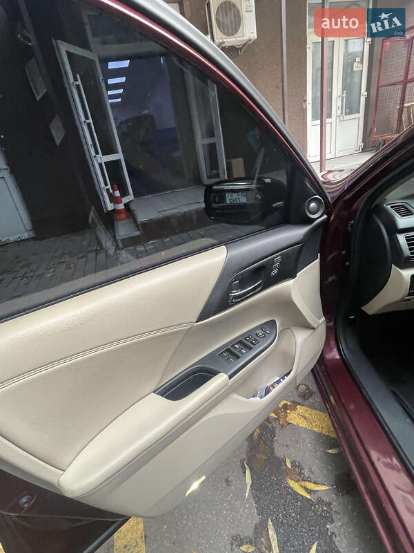 Седан Honda Accord 2013 в Києві