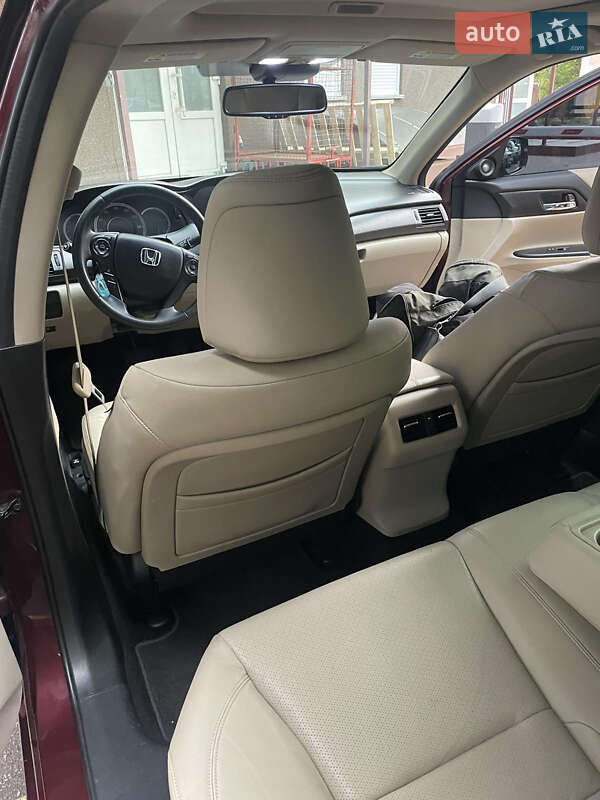 Седан Honda Accord 2013 в Києві