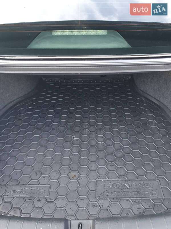 Седан Honda Accord 2016 в Чернівцях