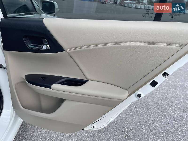 Седан Honda Accord 2015 в Дніпрі