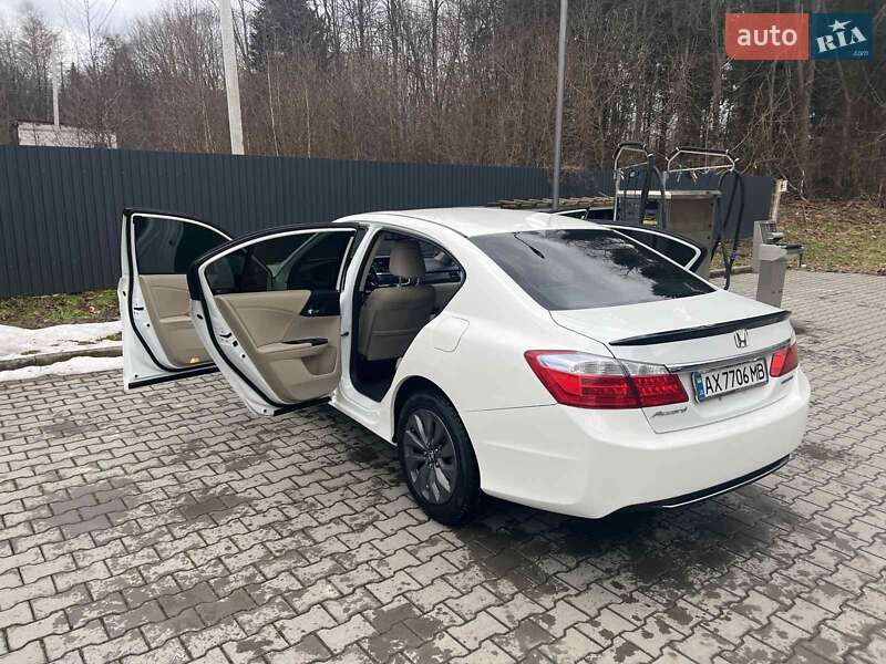 Седан Honda Accord 2014 в Львове