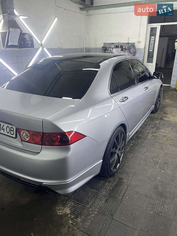Седан Honda Accord 2004 в Киеве