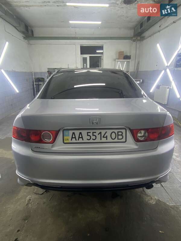 Седан Honda Accord 2004 в Киеве